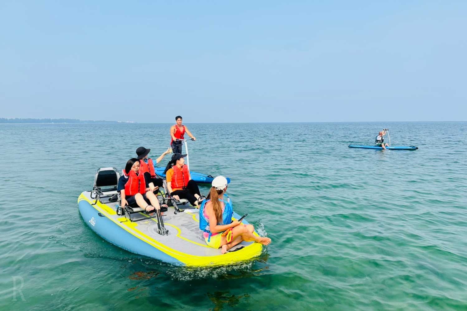 4人乗りペダルボート